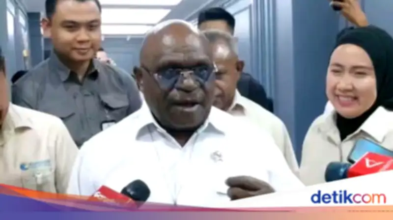 Menteri HAM Pigai Larang Penggusuran SD di NTT untuk Kopdes Merah Putih