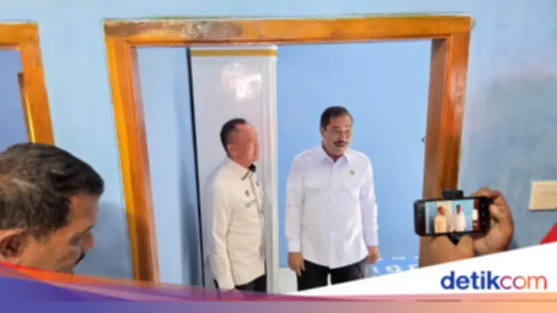 Menteri Imipas Tinjau Bedah Rumah di Sukabumi Hasil Karya Napi