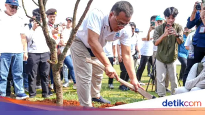 Menteri LH Targetkan Penanaman 2 Miliar Pohon untuk Ketahanan Iklim
