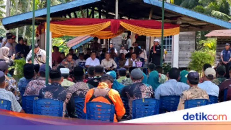 Menteri LH Tinjau Pembangunan Sekat Kanal di Kuala Kampar, Warga Sambut Positif