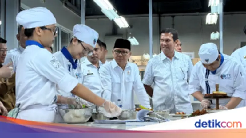 Menteri P2MI Resmikan Migrant Center di Batam untuk Bangun Ekosistem SDM Global