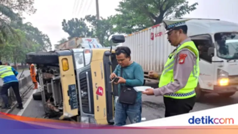 Mobil Boks Terguling di Daan Mogot Imbau Pengendara Hati-hati