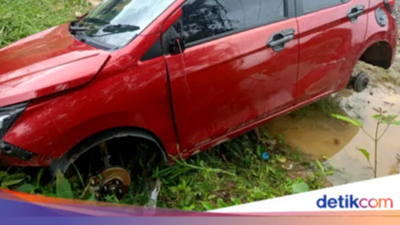 Mobil Kecelakaan di Kalbar Dijarah, Ban Serep hingga Spion Raib