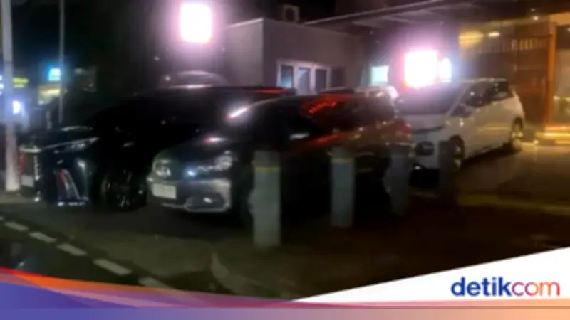 Mobil Parkir Liar di Senopati Jaksel Ditindak Dishub, 2 Diderek