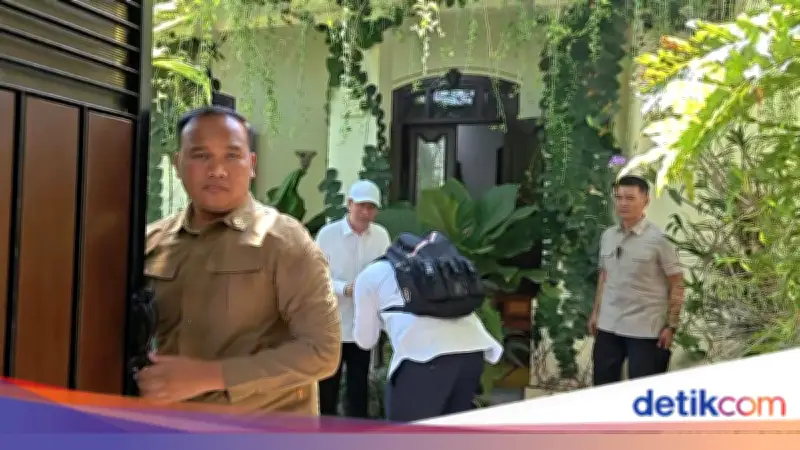 Momen Didit Cium Tangan Jokowi Pamitan Usai Bertemu di Solo