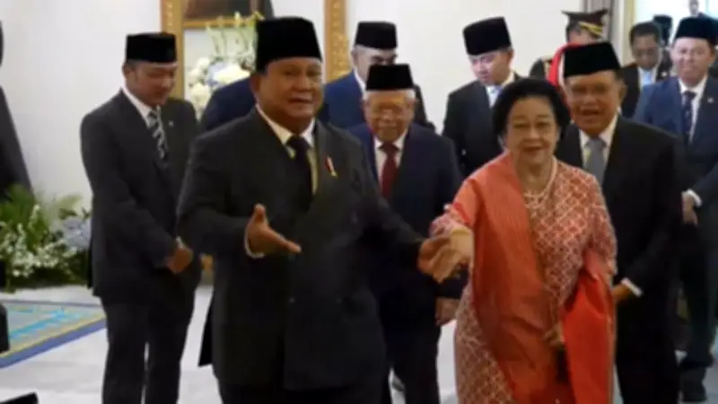 Momen Prabowo-Megawati Gandeng Tangan usai Upacara Pancasila