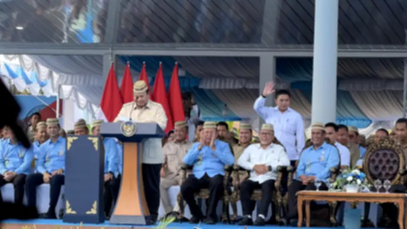 Momen Warga Gorontalo Sebut Nama Seskab Teddy, Prabowo Kaget dan Berseloroh