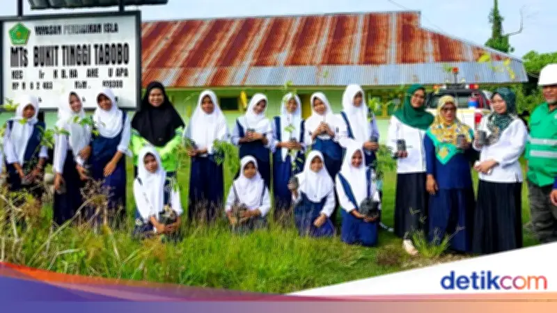 NHM Gelar Aksi Bersih Pantai dan Penghijauan untuk Lingkungan