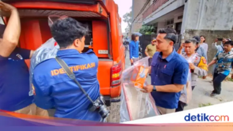 Olah TKP Kosan Taufik Hidayat: Helm, Pakaian, Tas Diamankan