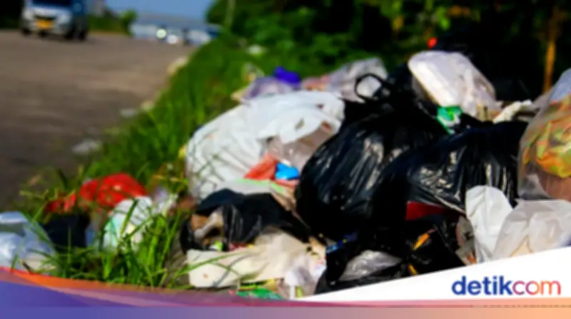 OTT Buang Sampah Sembarangan di Jaksel, 8 Orang Didenda Rp 500 Ribu