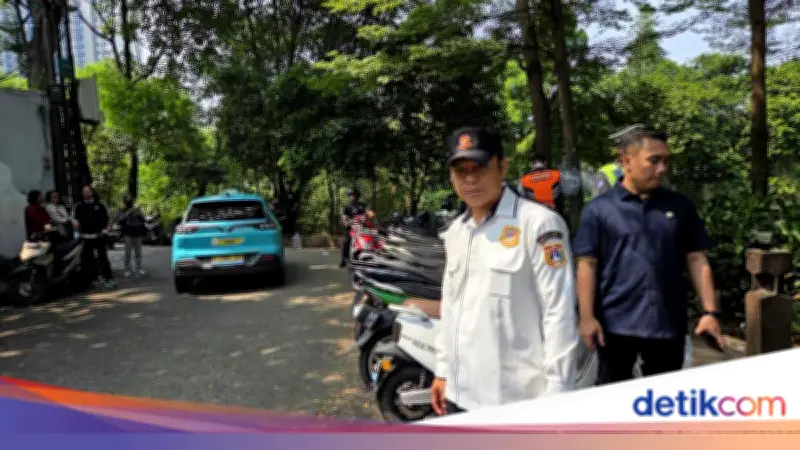 Parkir Liar di Depan RSCM Ditertibkan, Jukir Kabur Saat Hendak Diamankan