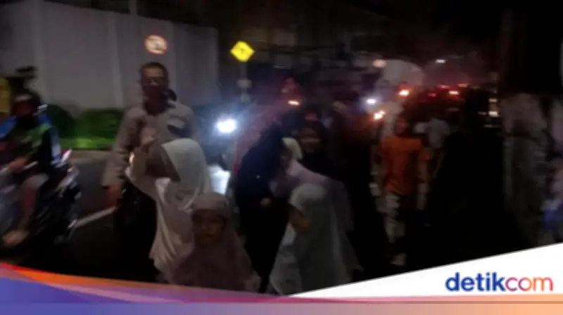 Pawai Obor Sambut Tahun Baru Islam 1448 H di Ciputat Timur Berlangsung Aman