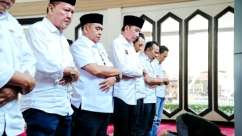 PDIP Sentil Blusukan Jokowi: Kampanye Politik untuk Gibran di 2029