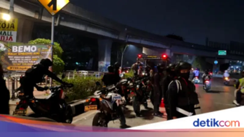 Pemotor Mabuk Tak Pakai Helm Terjaring Patroli Gabungan Brimob di Priok