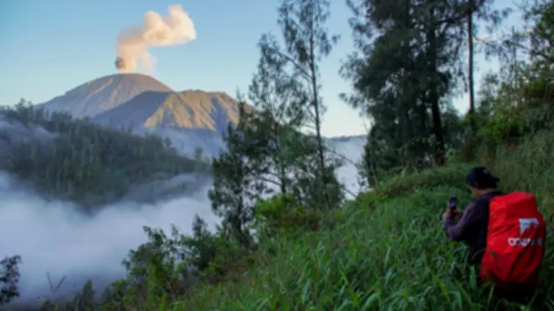 Pendaki Ilegal Semeru Bertahan 4 Hari di Jurang 375 Meter