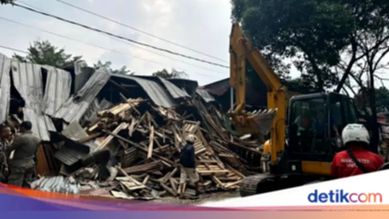 Penertiban Bangunan Liar di Jalan Juanda Depok, Lalin Macet