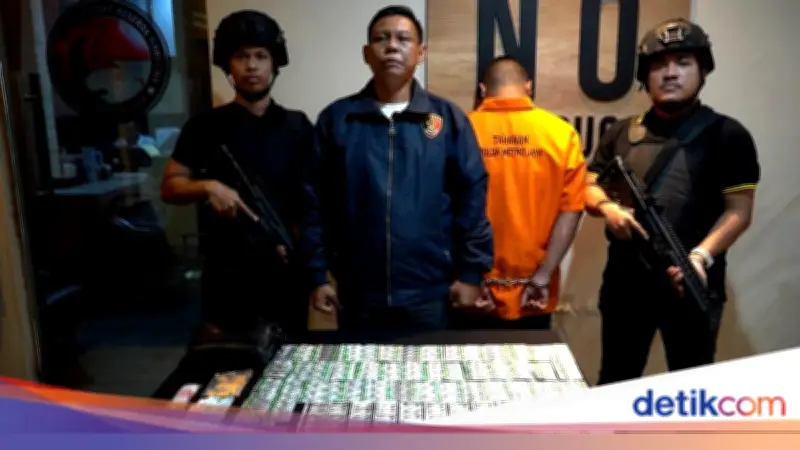 Pengedar Tramadol Berkedok Warkop di Bekasi Dibekuk, 693 Pil Disita