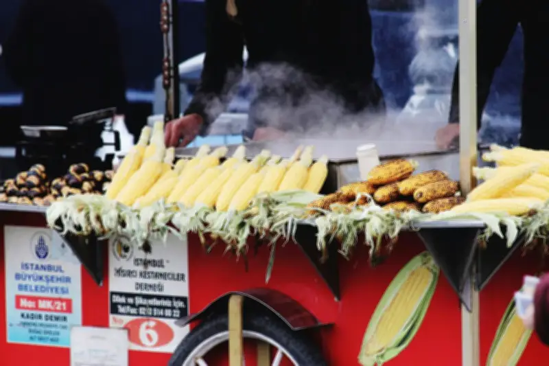 Penjual Jagung Ganteng di Istanbul Viral, Warung Jadi Objek Wisata