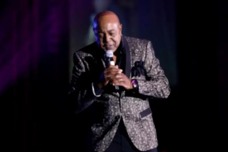 Penyanyi R&B Legendaris Peabo Bryson Meninggal di Usia 75 Tahun