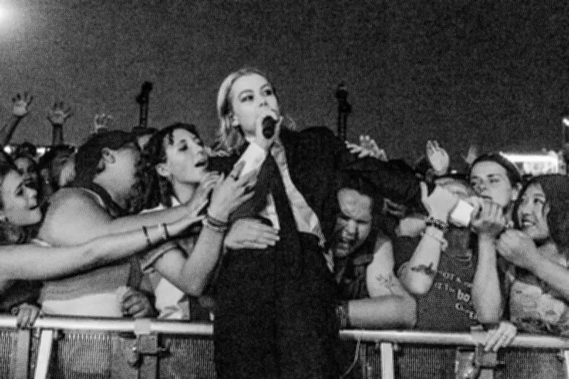 Phoebe Bridgers Larang Ponsel di Tur Barunya, Pengalaman Tanpa Gangguan