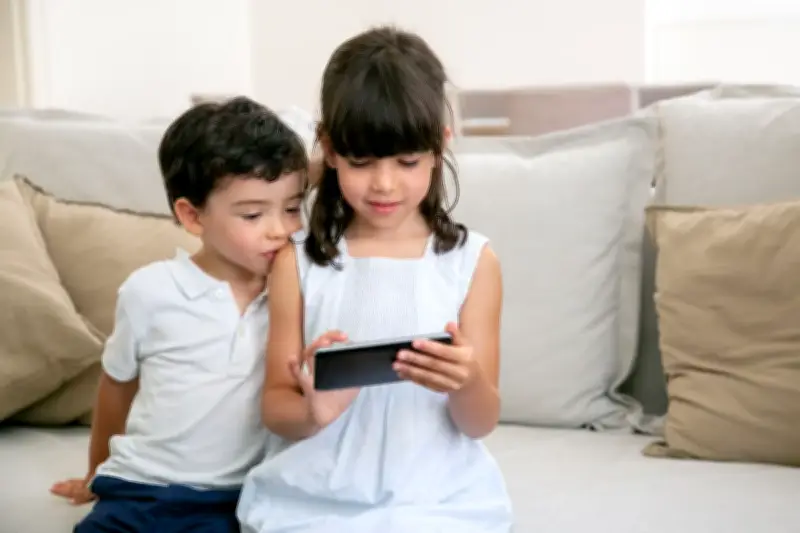 Pola Asuh Anak di Era Digital: Tantangan dan Solusi bagi Orang Tua
