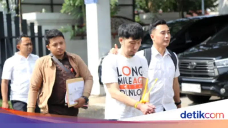 Polda Jateng Tangkap Tersangka Penggelapan 4 Kg Emas Rp 3,7 M