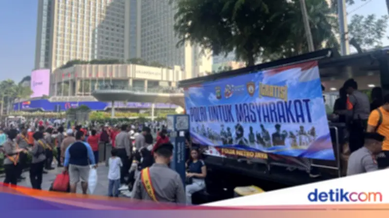 Polda Metro Bagikan 500 Porsi Bubur Gratis di CFD, Langsung Ludes