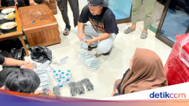 Polda Metro Tangkap Dua Pelaku Peredaran Obat Keras Ilegal di Muara Baru