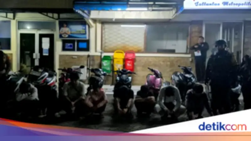 Polisi Bubarkan Balap Liar di Duren Sawit, 8 Motor Disita