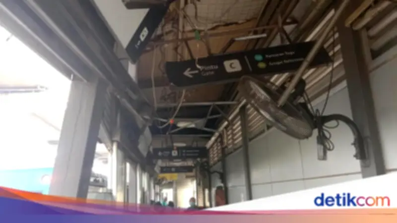 Polisi Cek CCTV Buru Truk Tabrak Halte Tebet Eco Park hingga Hancur