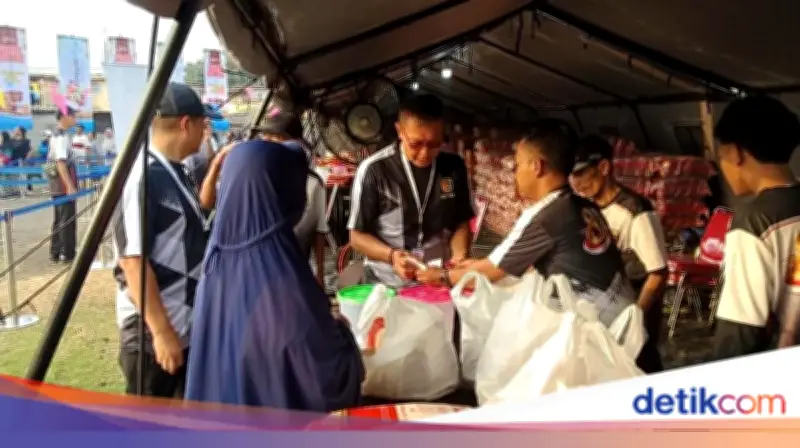 Polres Jakpus Gelar Pasar Murah Sambut Hari Bhayangkara ke-80, Warga Antusias