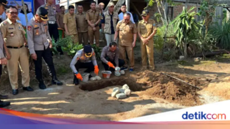 Polres OKU Selatan Bedah 11 Rumah Korban Longsor dan Banjir di HUT Bhayangkara ke-80