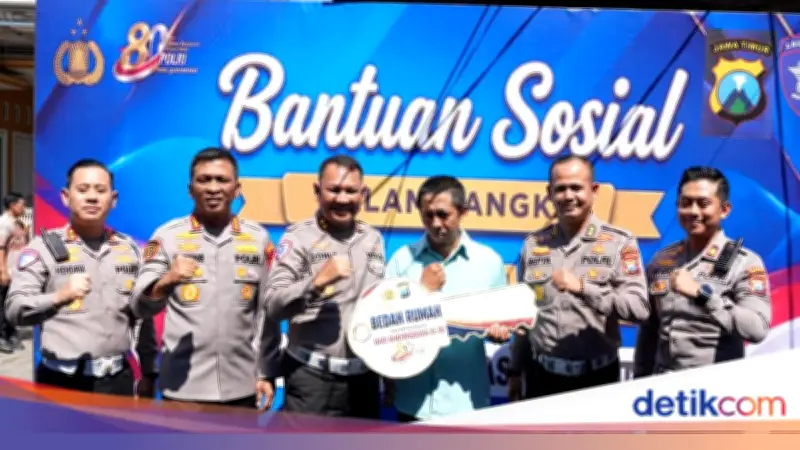 Polresta Sidoarjo Bedah Rumah Warga Sambut Hari Bhayangkara ke-80