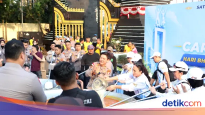 Polri dan Bobon Santoso Masak 3.000 Porsi Sambut Hari Bhayangkara ke-80