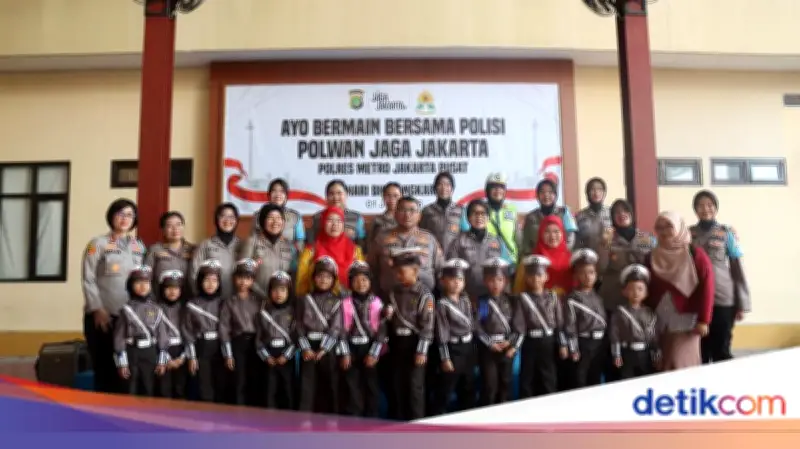 Polwan Ajak Polisi Cilik Bermain dan Belajar di Polres Jakarta Pusat