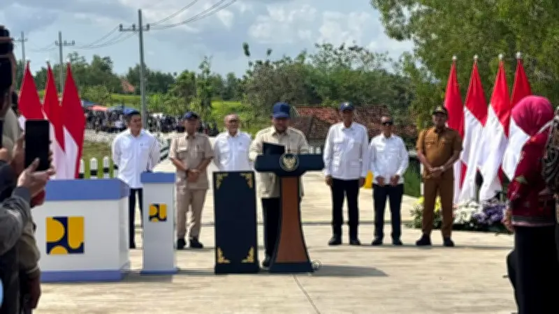 Prabowo Resmikan 1.151 Km Jalan Daerah, Tekan Biaya Logistik Nasional