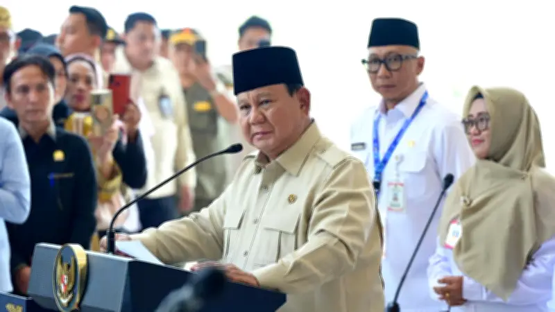 Prabowo Sambut Kritik, Tegaskan Komitmen pada Demokrasi