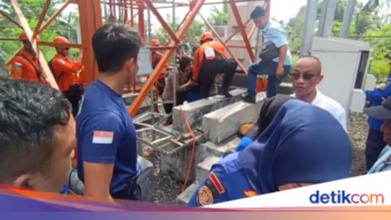 Pria di Lampung Naik Tower 52 Meter, Dibujuk Istri Pakai HT