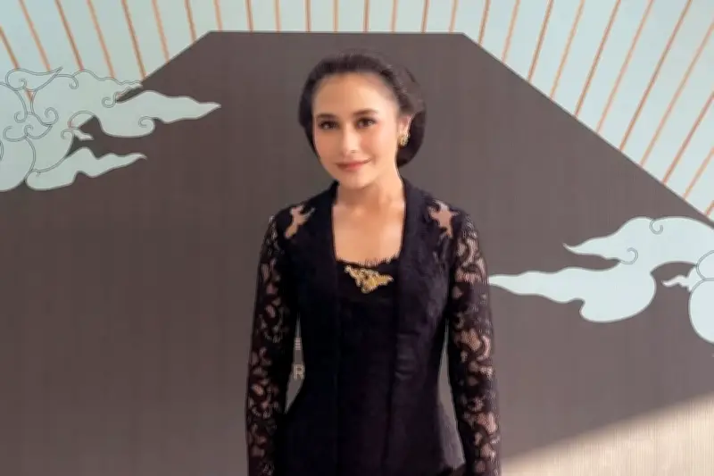 Prilly Latuconsina Hadiri Kirab Malam Satu Suro di Mangkunegaran