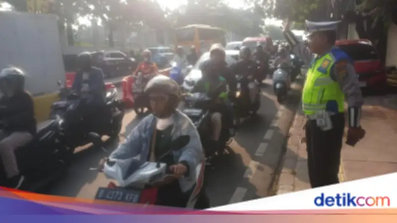 Proyek Galian PDAM di TB Simatupang Jaksel Macetkan Lalin Arah Pasar Minggu