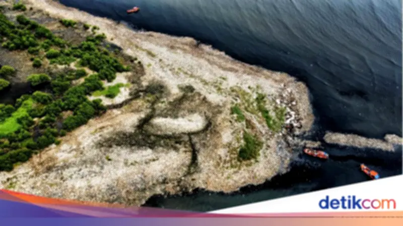 Pulau Sampah di Pesisir Jakut Bersih Setelah Tiga Hari Dikeruk