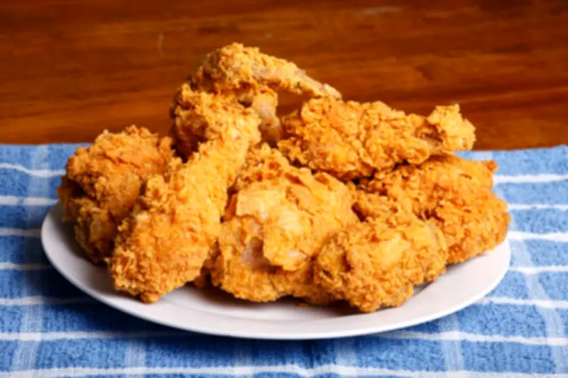 Rahasia Ayam Goreng Renyah ala Restoran: Trik Marinasi dan Tepung