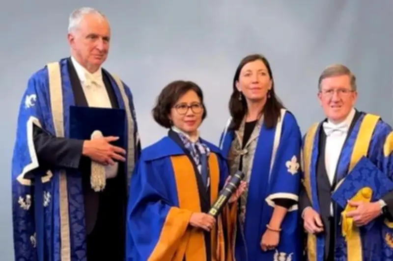 Rektor UGM Ova Emilia Terima Gelar Doktor Kehormatan dari University of Dundee