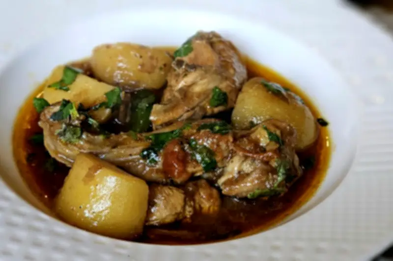 Resep Semur Ayam Kentang Praktis untuk Sarapan Lezat di Rumah