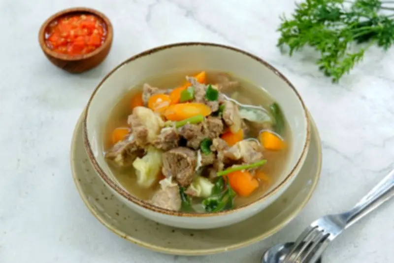 Resep Sop Daging Berempah dengan Sengkel, Sayuran, dan Rempah Aromatik