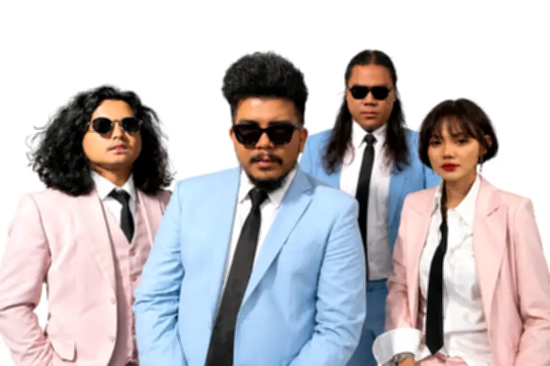 Rina Nose Kolaborasi dengan Methosa di Lagu Satire 'Biru Pink'