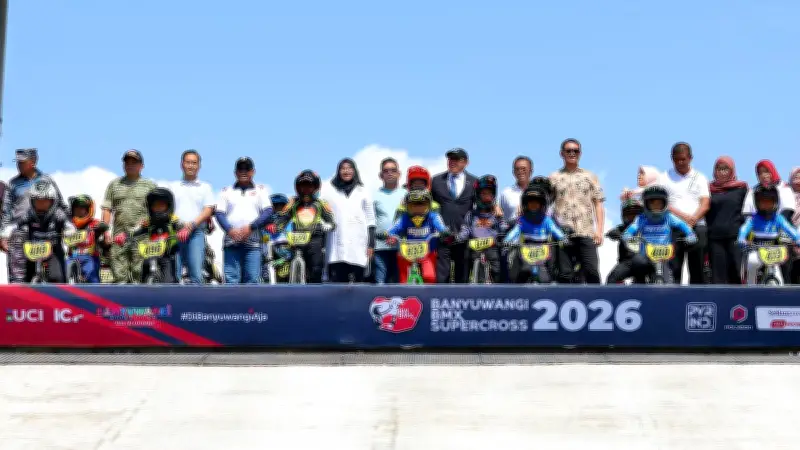 Rio Akbar dan Amellya Nur Sifa Sabet Gelar Elite Banyuwangi BMX Supercross 2026