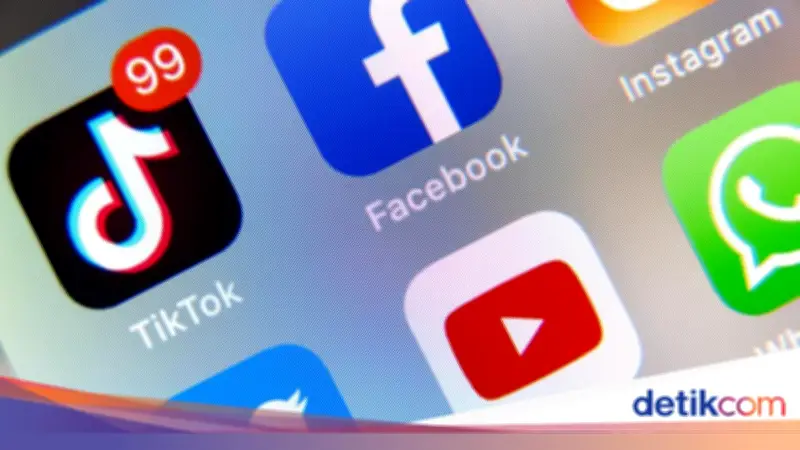 Risih dengan TikTok Live di KRL, Penumpang Pilih Pindah Gerbong