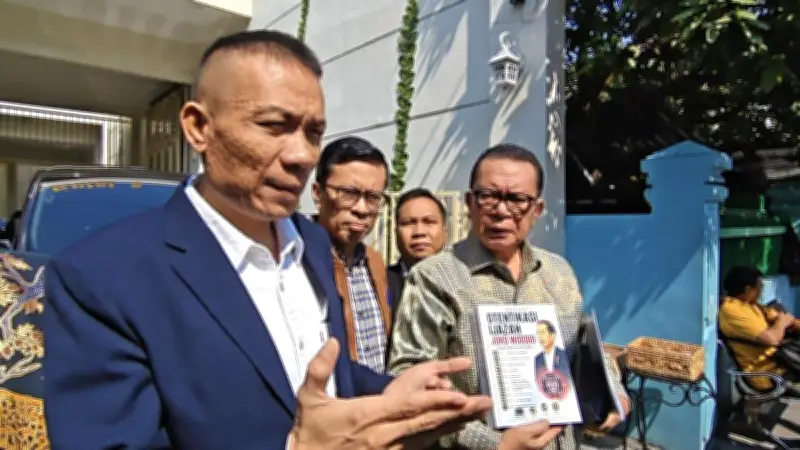 Rismon Bakal Bedah Buku 'Otentikasi Ijazah Jokowi' di UGM