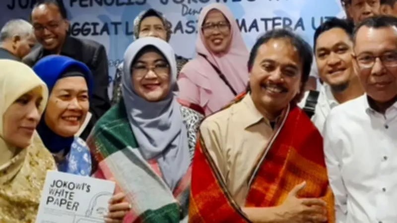 Roy Suryo dan Dokter Tifa Tiba di Polda Metro untuk Pelimpahan Tahap II